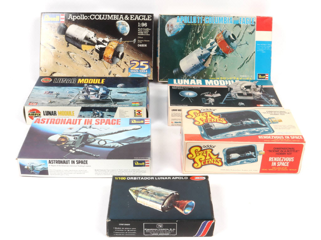 Lot 19 - DIVERS (7)