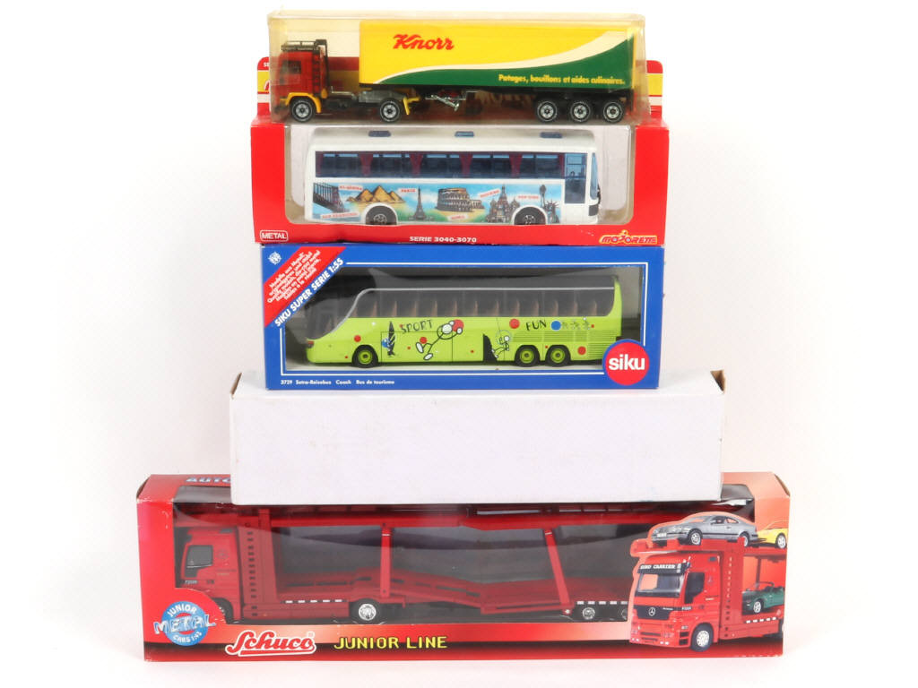 Lot 71 - DIVERS (5)
