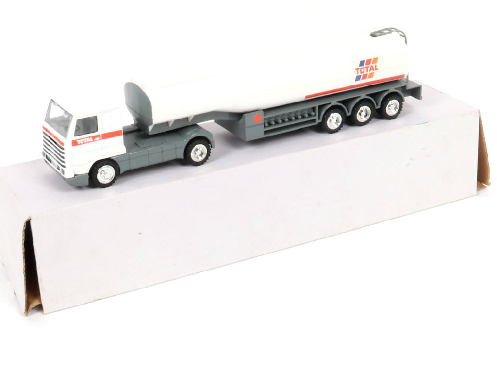 Lot 71 - DIVERS (5)