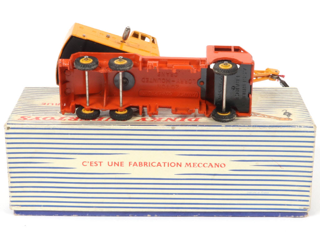 Lot 220 - DINKY TOYS (FRANCE) (1)