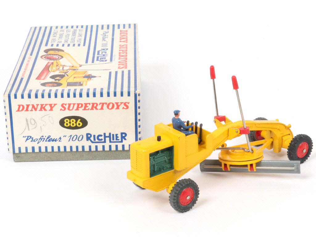 Lot 218 - DINKY TOYS (FRANCE) (1)