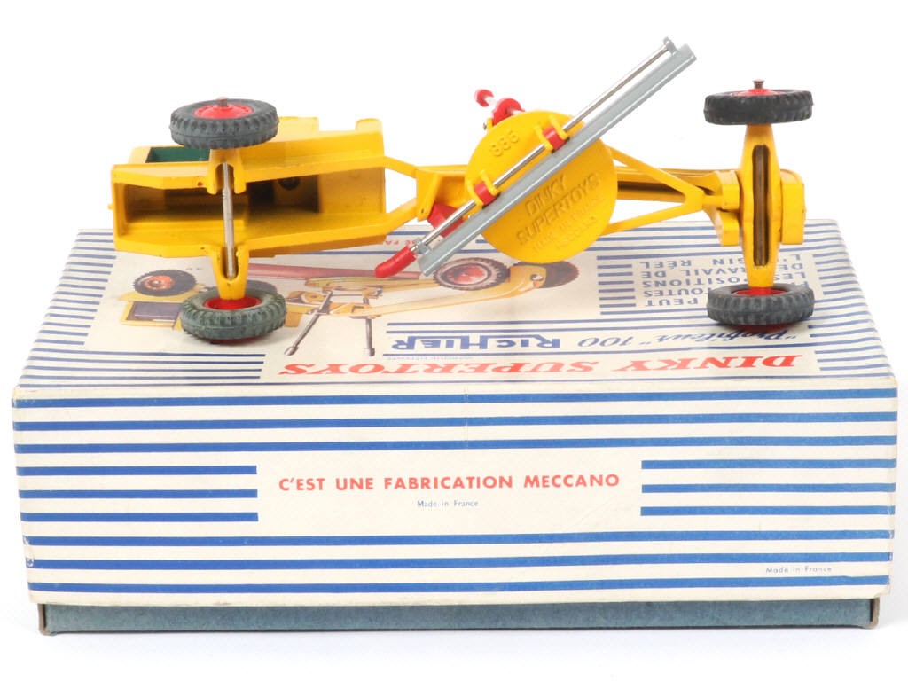 Lot 218 - DINKY TOYS (FRANCE) (1)