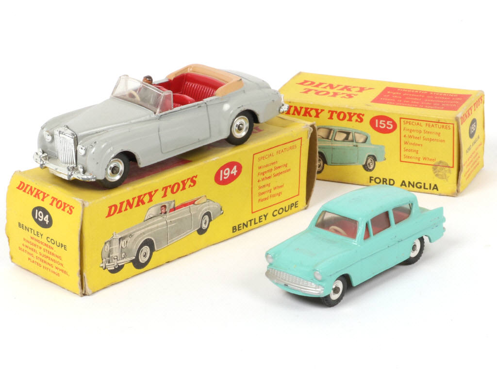 Lot 176 - DINKY TOYS (GB) (2)