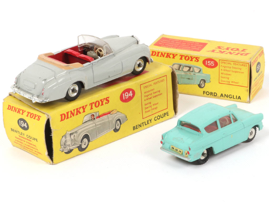 Lot 176 - DINKY TOYS (GB) (2)