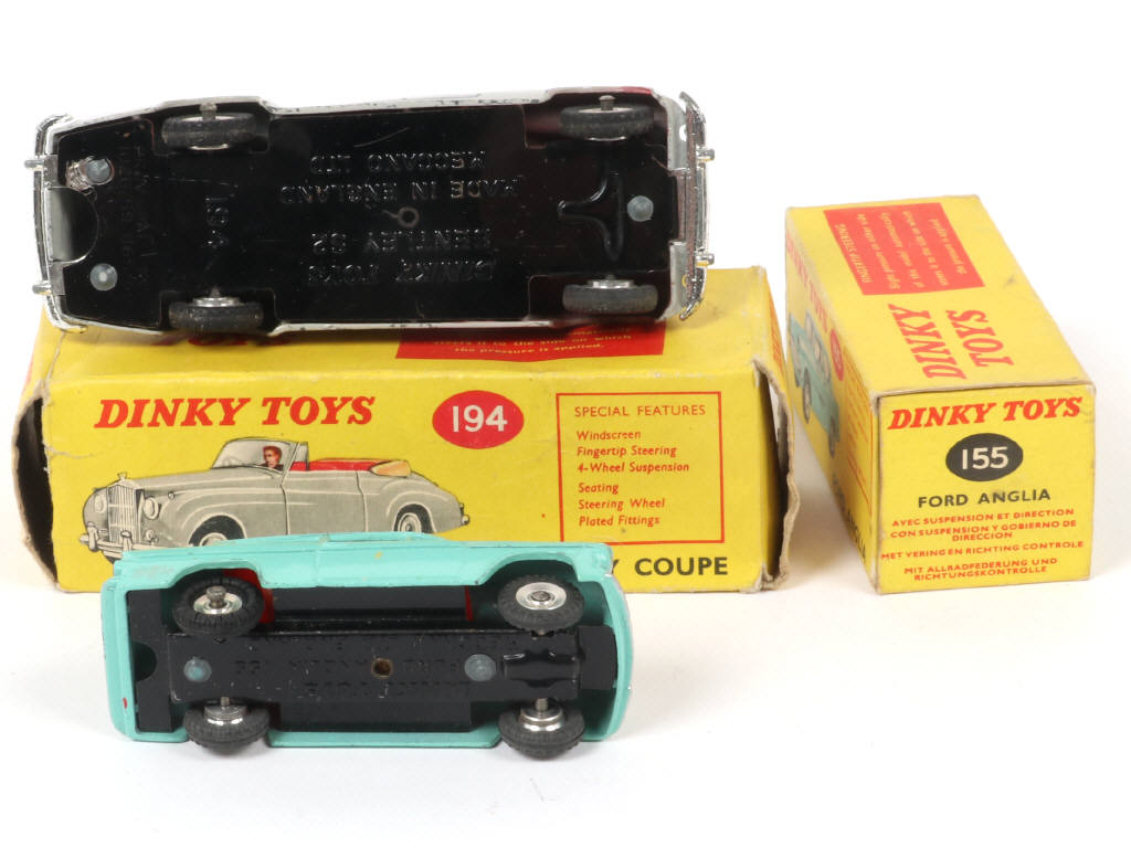 Lot 176 - DINKY TOYS (GB) (2)
