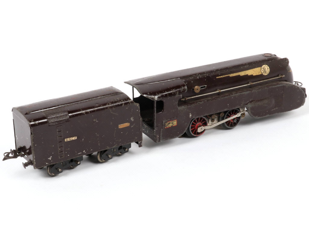 Lot 12 - HORNBY 'O' (FRANCE) (1)
