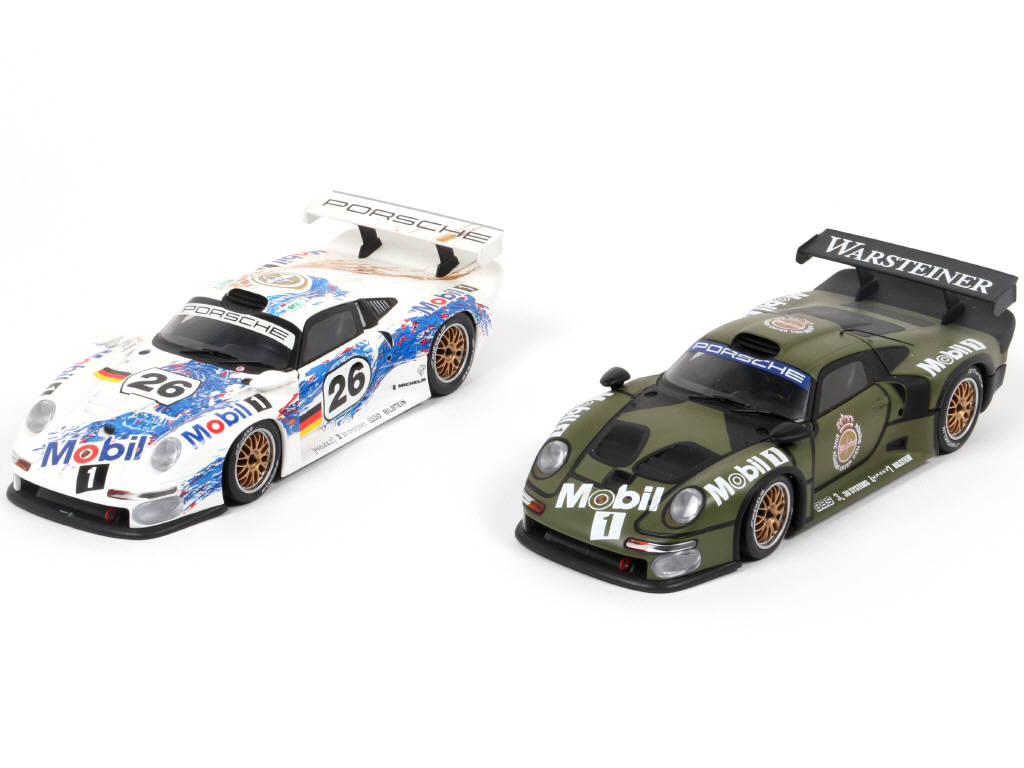 Lot 139 - UT MODELS (CHINE) (2)