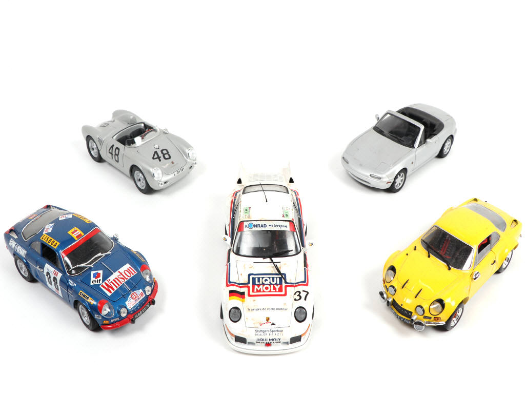 Lot 172 - DIVERS (5)