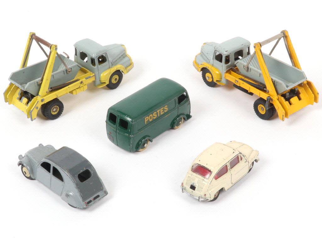 Lot 257 - DINKY TOYS (FRANCE) (5)