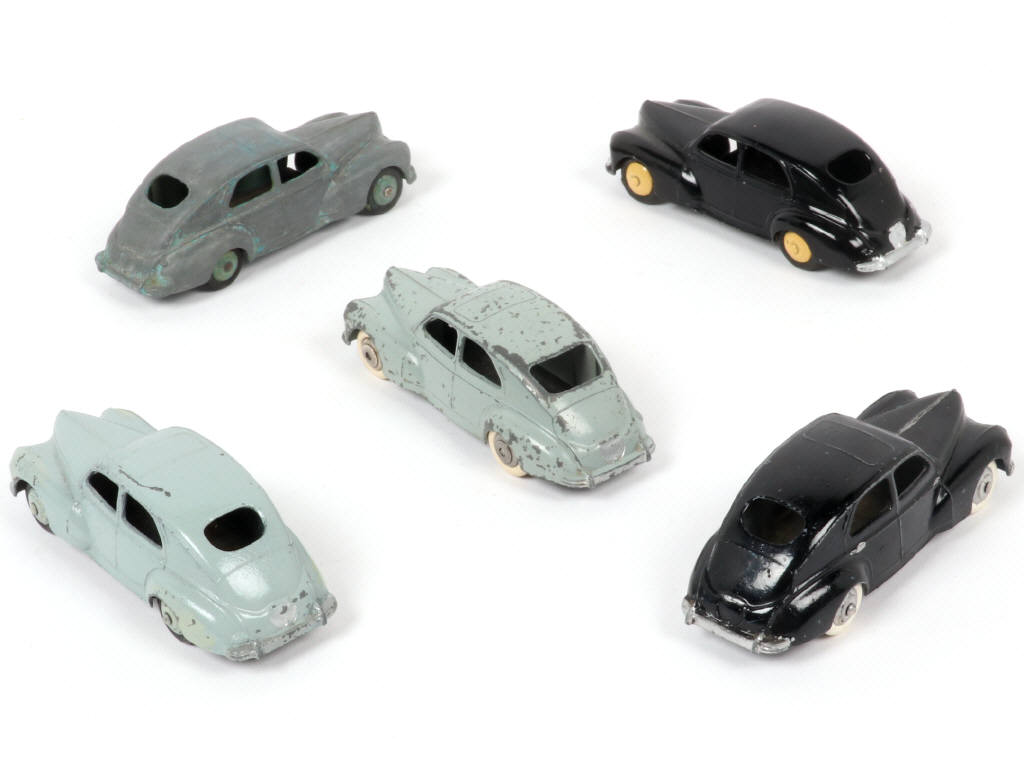 Lot 260 - DINKY TOYS (FRANCE) (5)