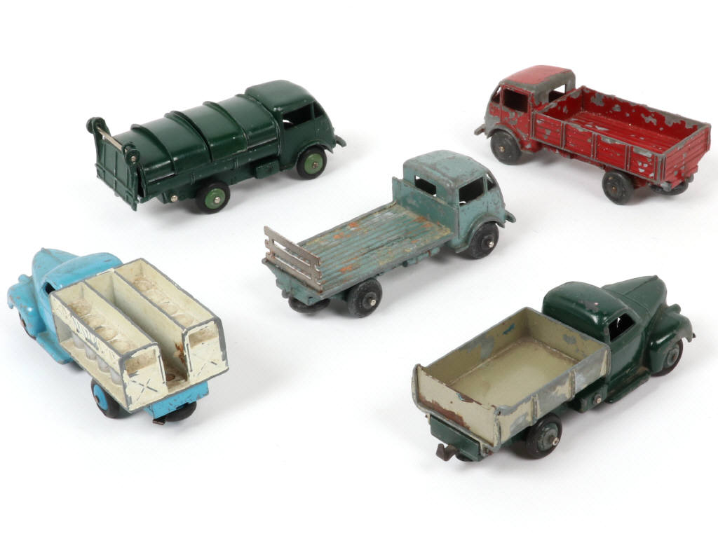 Lot 258 - DINKY TOYS (FRANCE) (5)