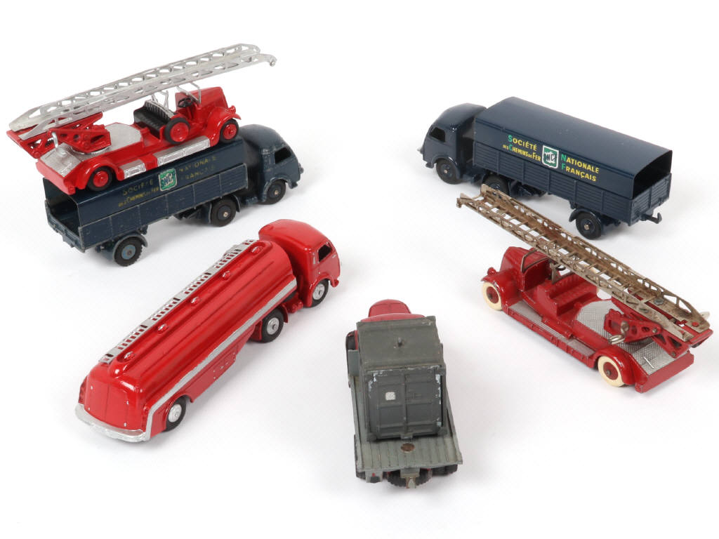 Lot 262 - DINKY TOYS (FRANCE) (6)