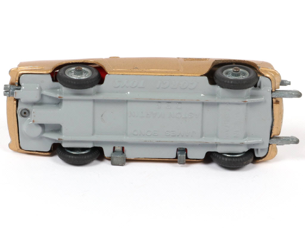 Lot 86 - CORGI TOYS (GB) (1)