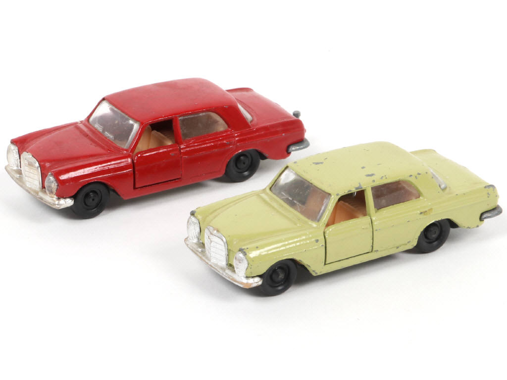 Lot 39 - MAJORETTE (FRANCE) (2)