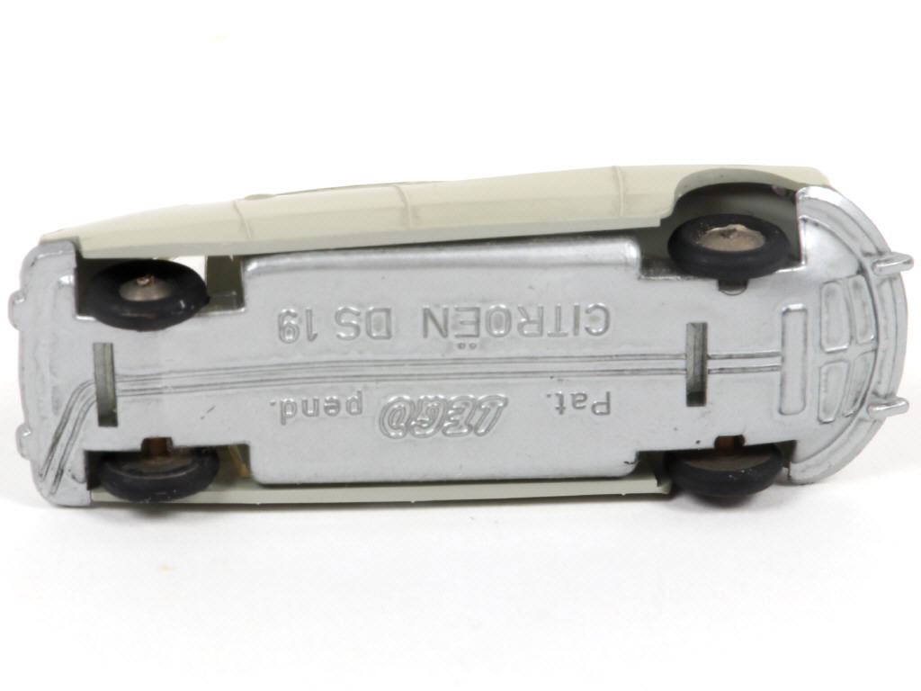 Lot 131 - LEGO (DANEMARK) (1)