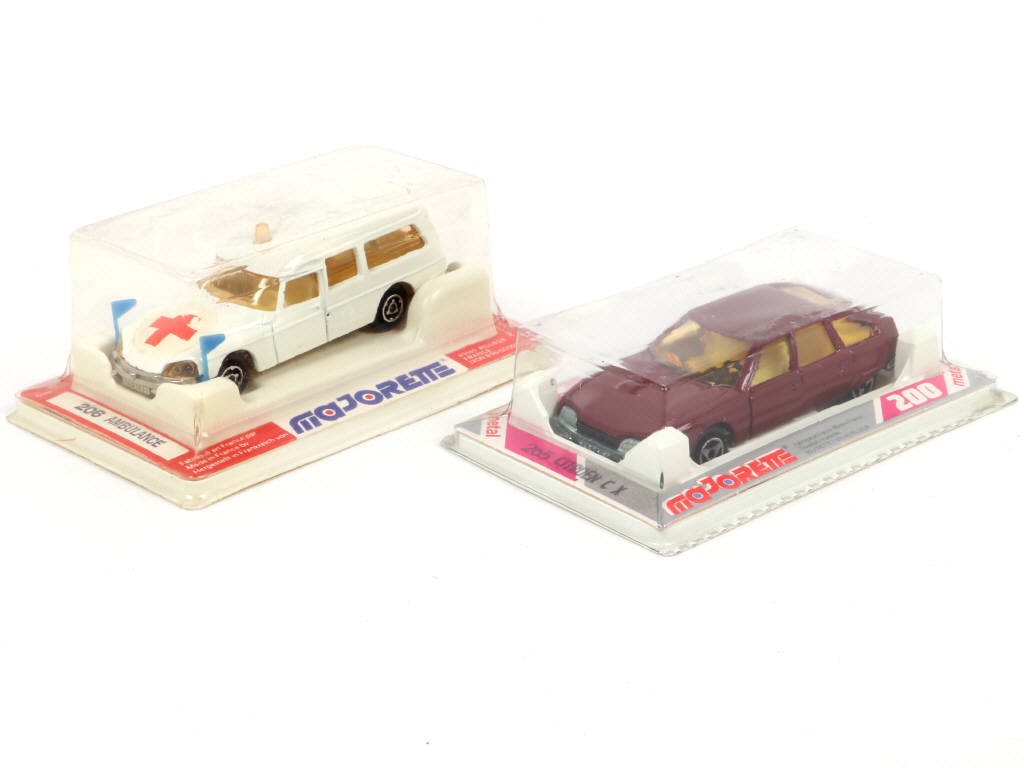 Lot 32 - MAJORETTE (FRANCE) (2)