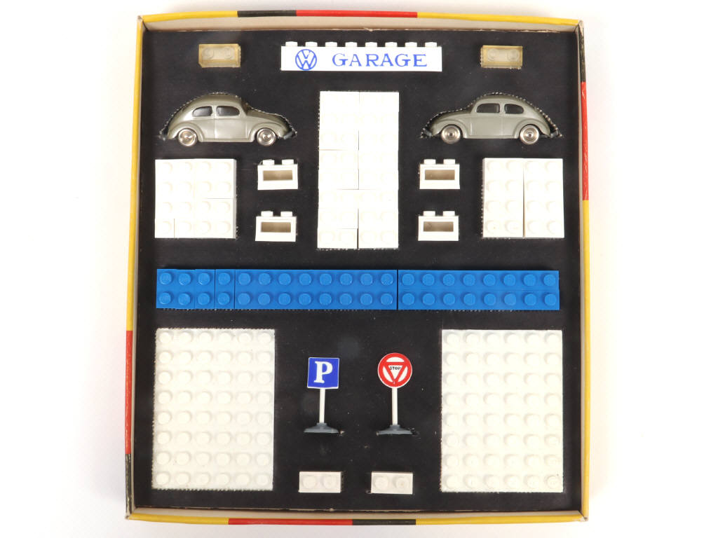 Lot 130 - LEGO (DANEMARK) (1)