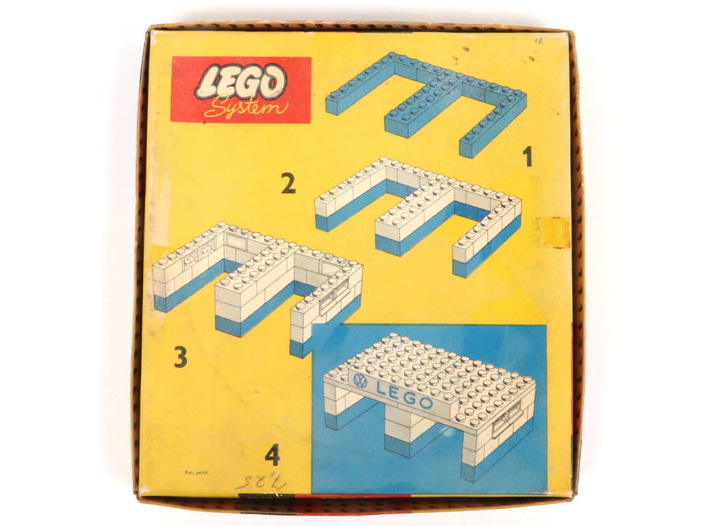 Lot 130 - LEGO (DANEMARK) (1)