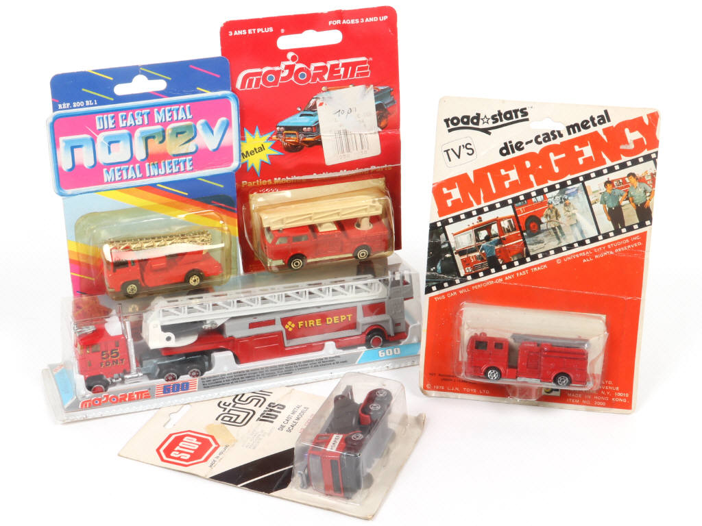 Lot 226 - DIVERS (5)