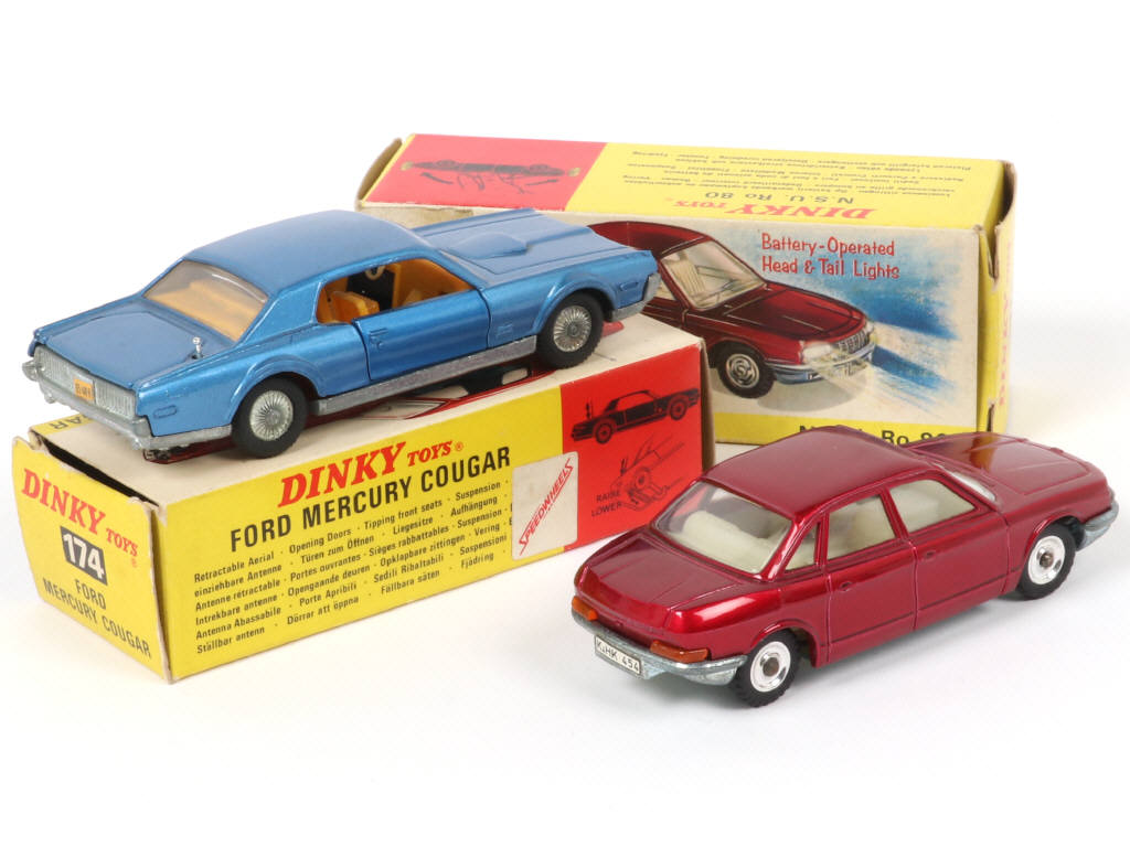 Lot 122 - DINKY TOYS (GB) (2)