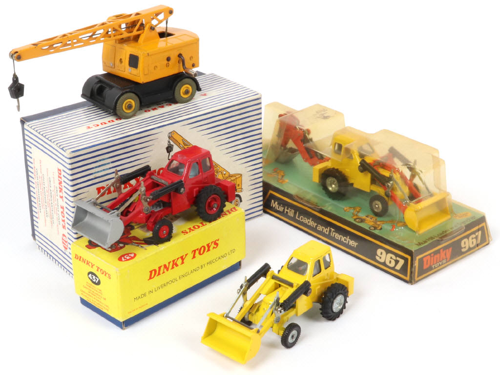 Lot 129 - DINKY TOYS (GB) (4)