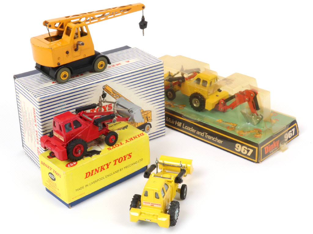 Lot 129 - DINKY TOYS (GB) (4)