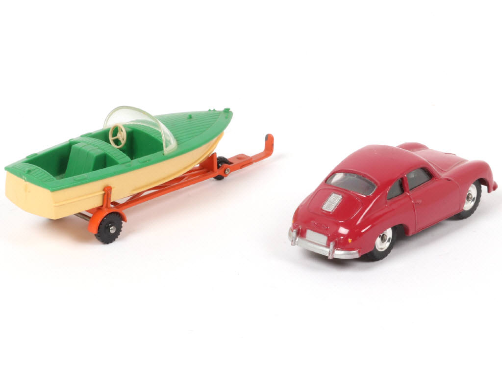 Lot 119 - DINKY TOYS (GB) (2)