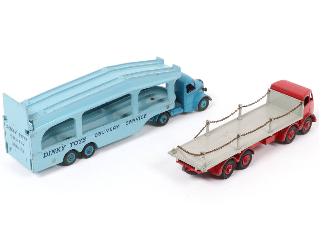 Lot 120 - DINKY TOYS (GB) (2)
