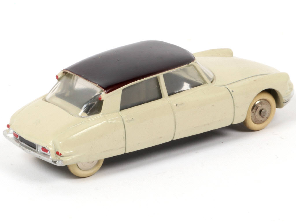 Lot 148 - DINKY TOYS (FRANCE) (1)