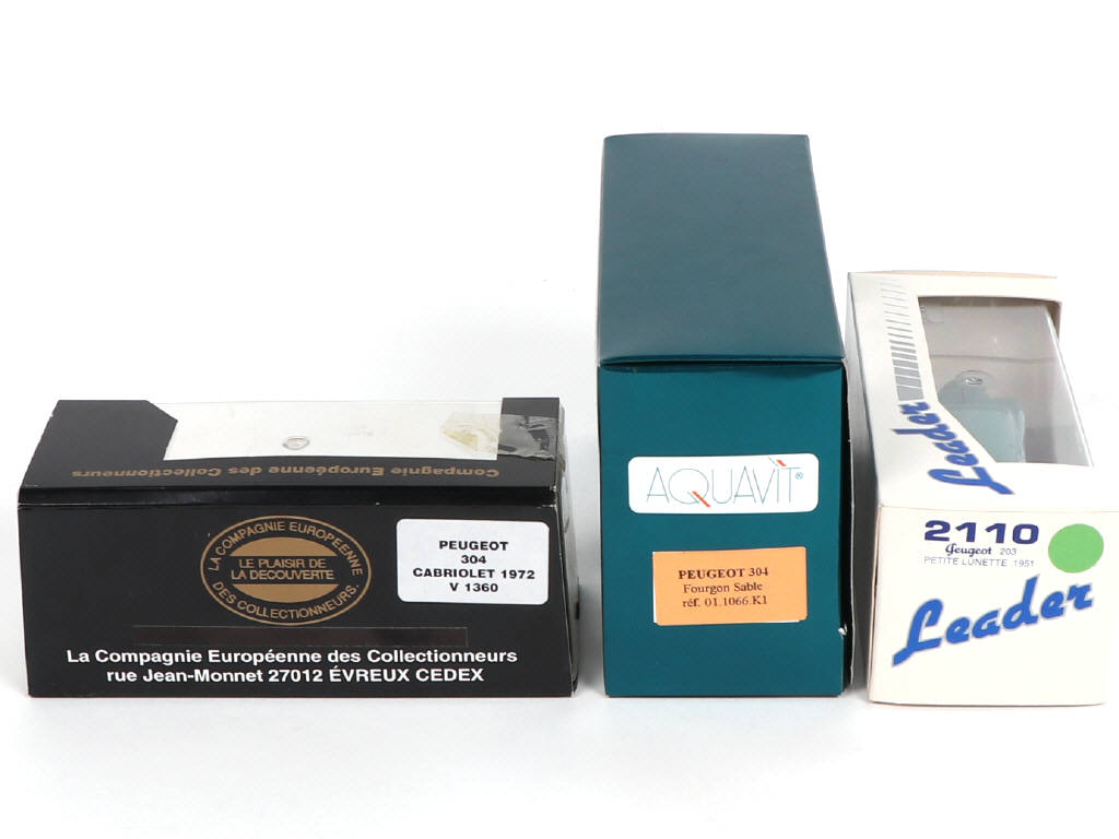 Lot 57 - DIVERS (3)