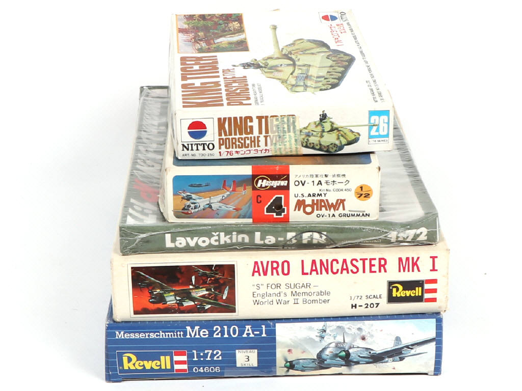 Lot 19 - DIVERS (5)