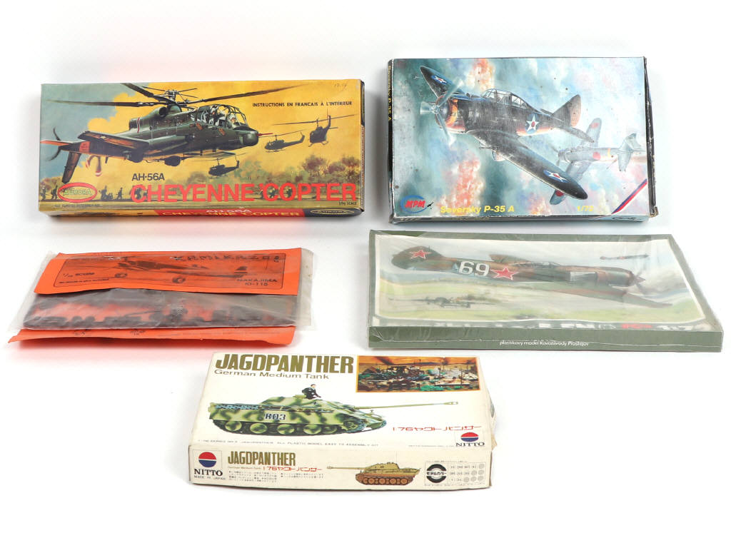 Lot 20 - DIVERS (5)