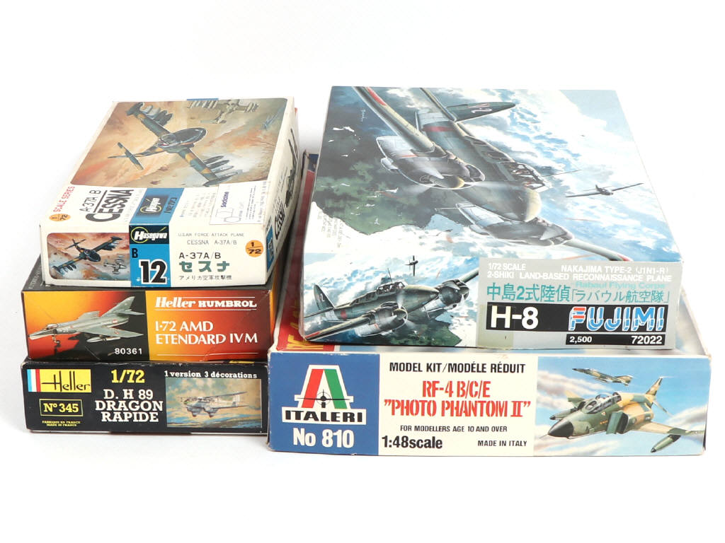 Lot 18 - DIVERS (5)