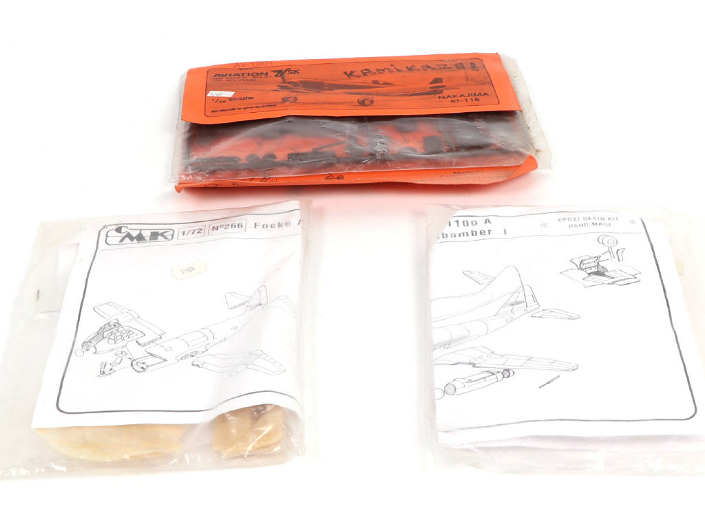 Lot 25 - DIVERS (8)