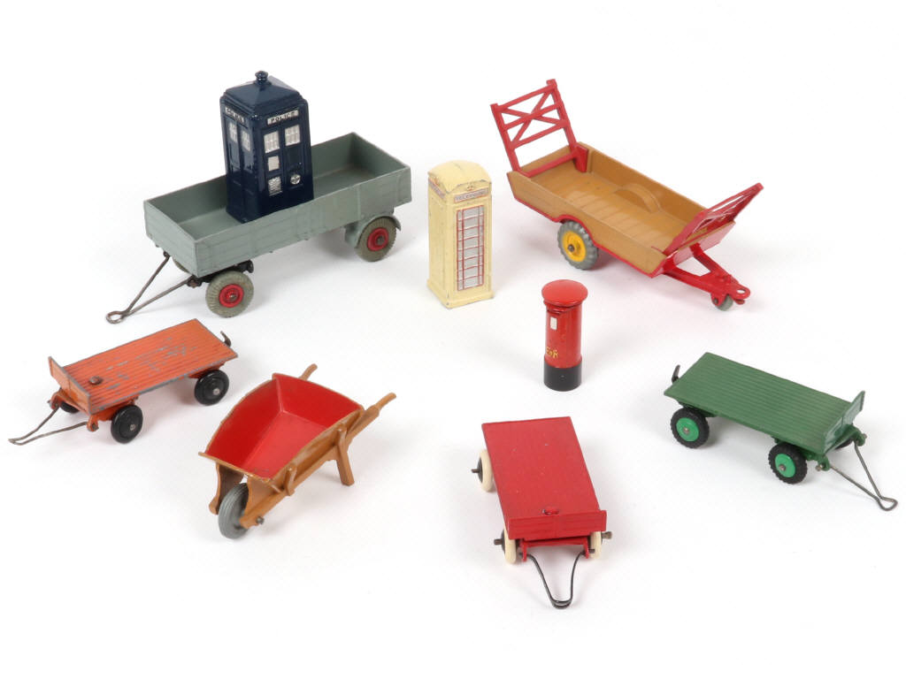 Lot 205 - DINKY TOYS (GB) (9)