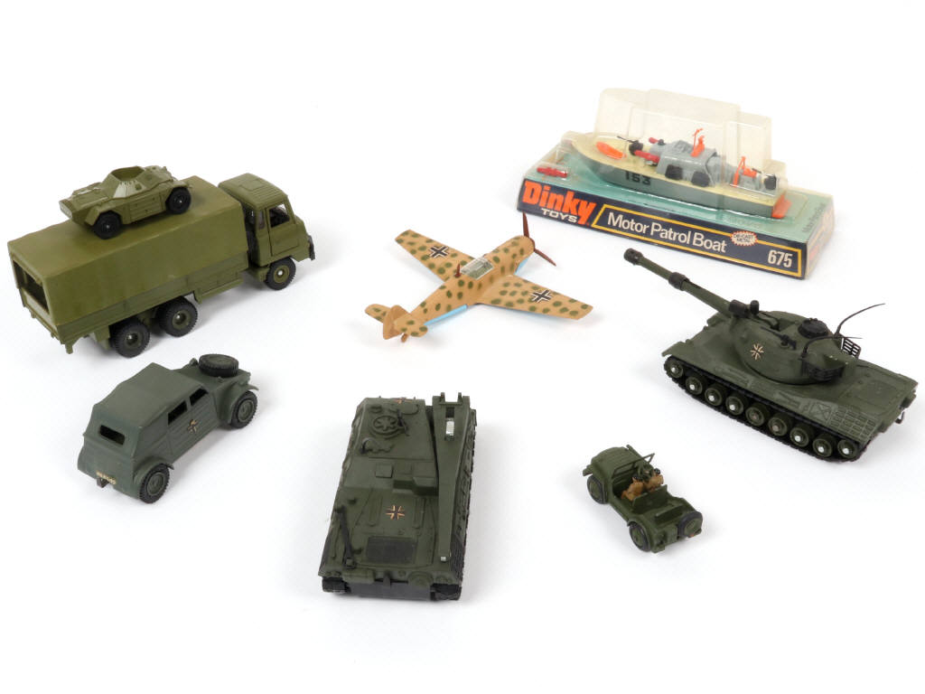 Lot 202 - DINKY TOYS (GB) (8)