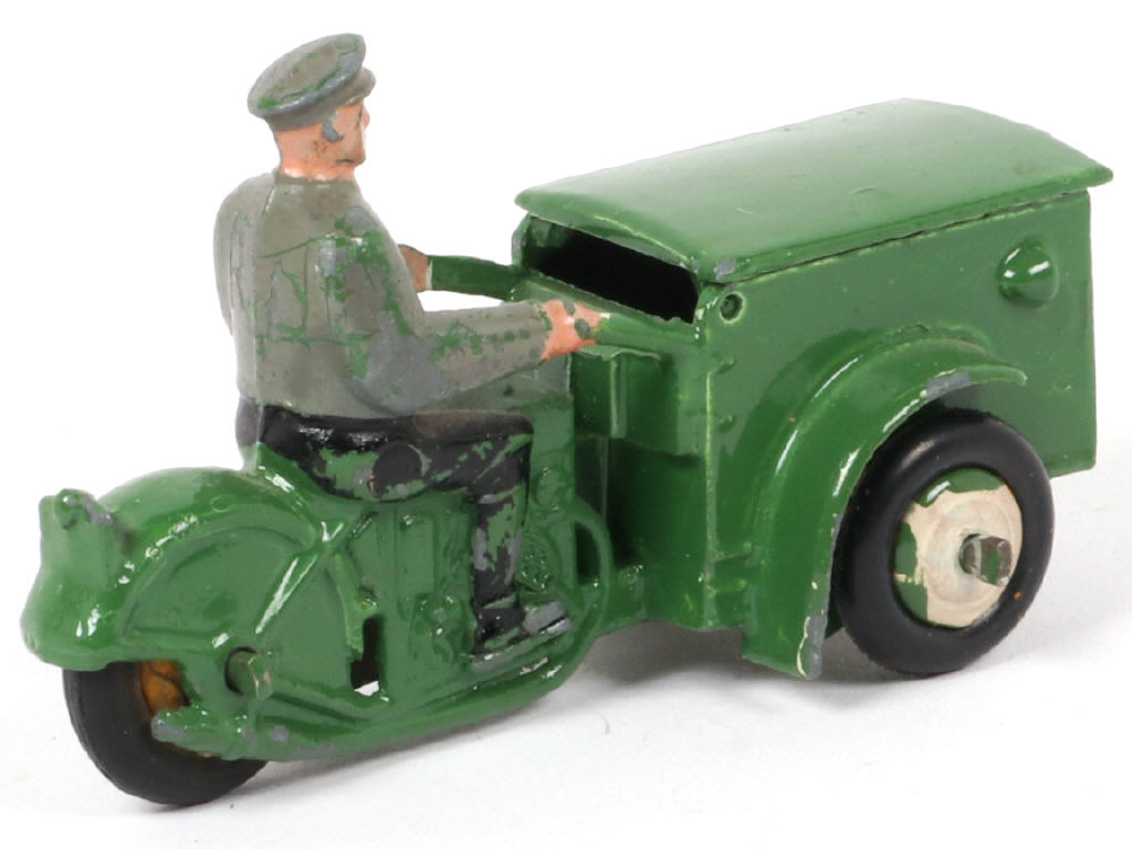 Lot 216 - DINKY TOYS (FRANCE) (1)