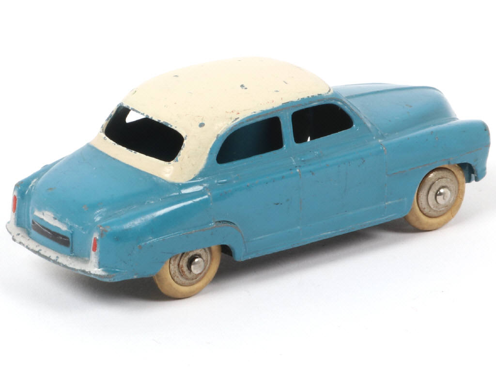 Lot 219 - DINKY TOYS (FRANCE) (1)