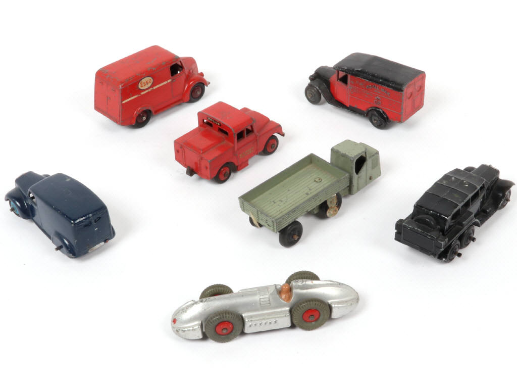 Lot 200 - DINKY TOYS (GB) (7)