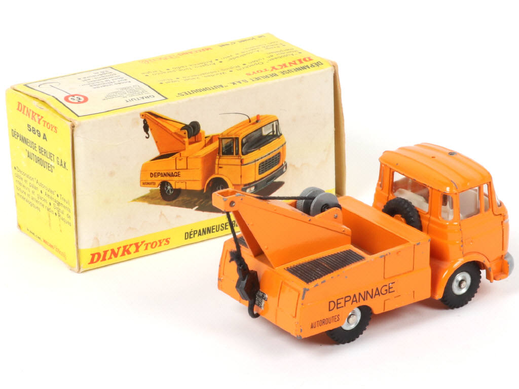 Lot 225 - DINKY TOYS (FRANCE) (1)