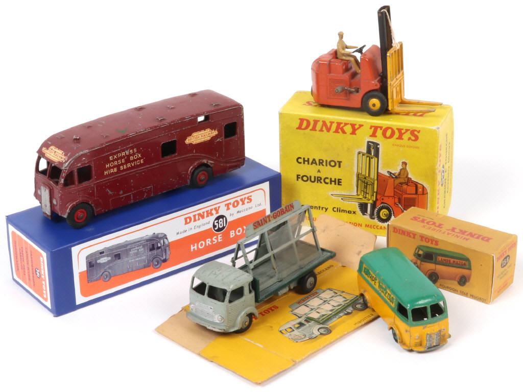 Lot 235 - DINKY TOYS (FRANCE) (1)