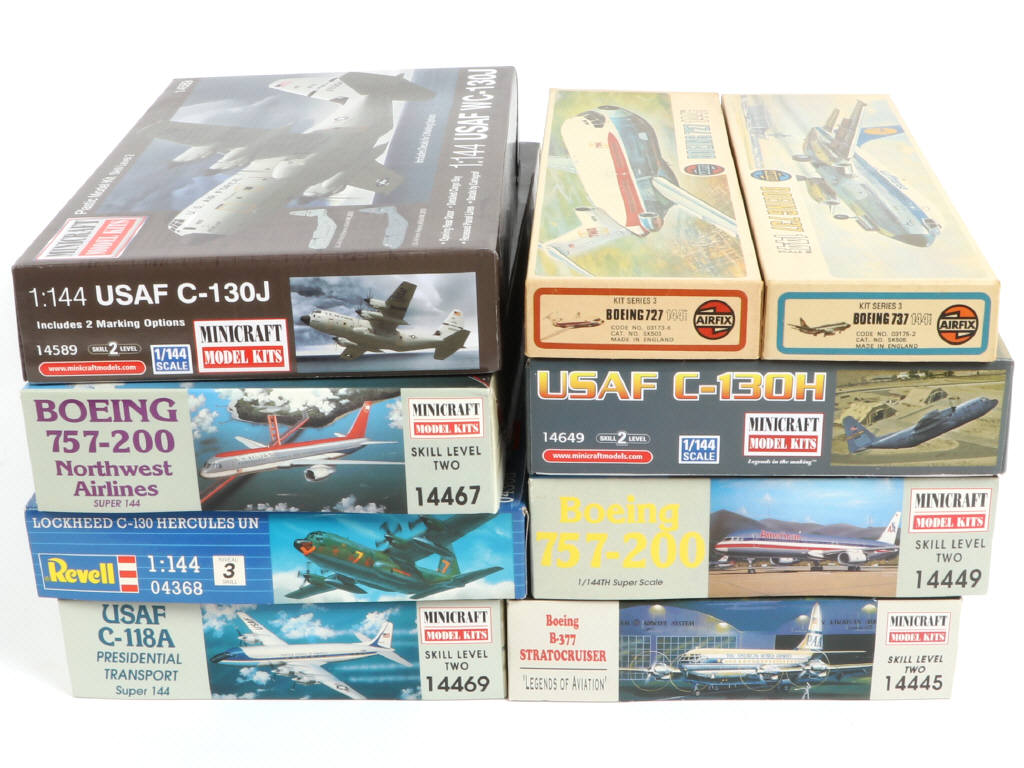 Lot 17 - DIVERS (8)