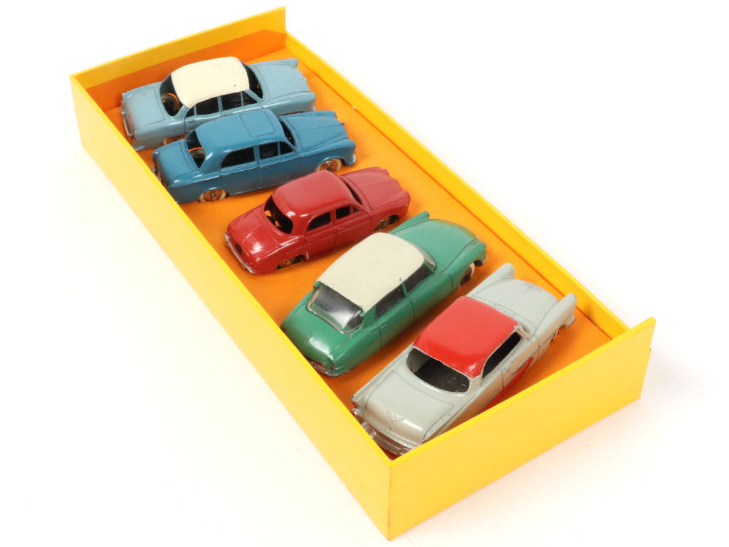 Lot 359 - DINKY TOYS (FRANCE) (5)