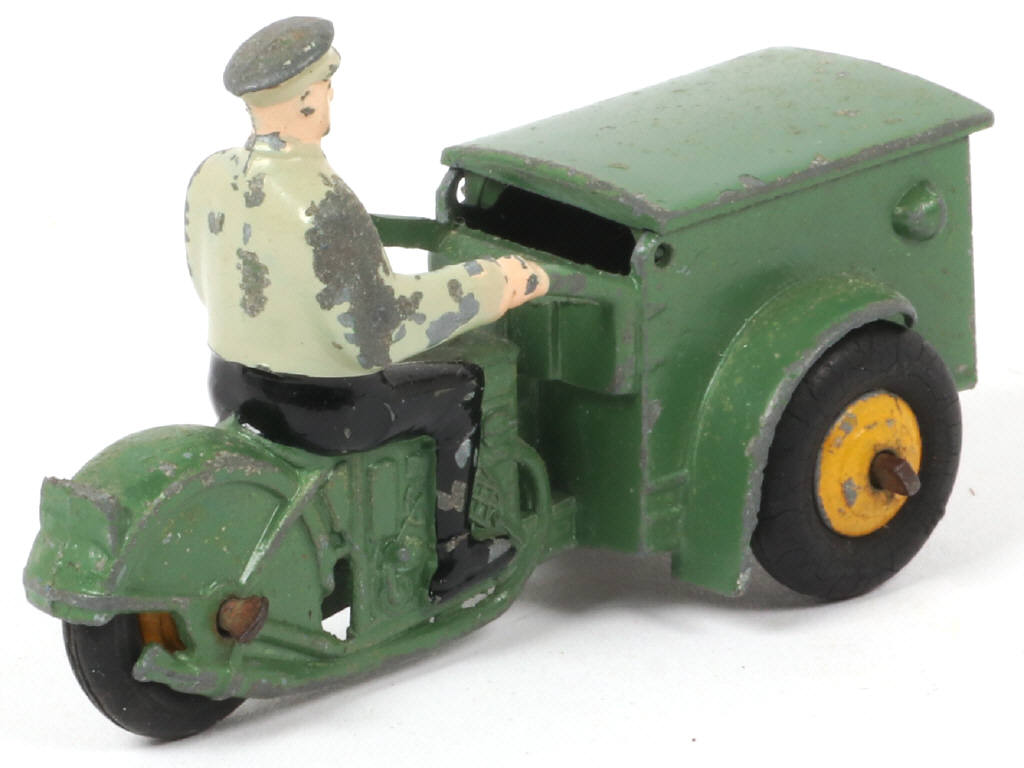 Lot 280 - DINKY TOYS (FRANCE) (1)