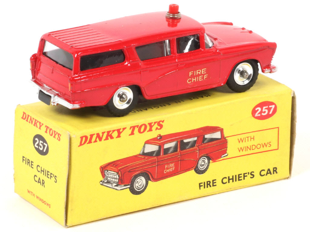 Lot 273 - DINKY TOYS (GB) (1)