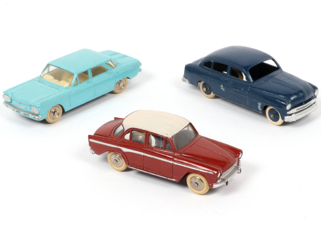 Lot 346 - DINKY TOYS (FRANCE) (3)