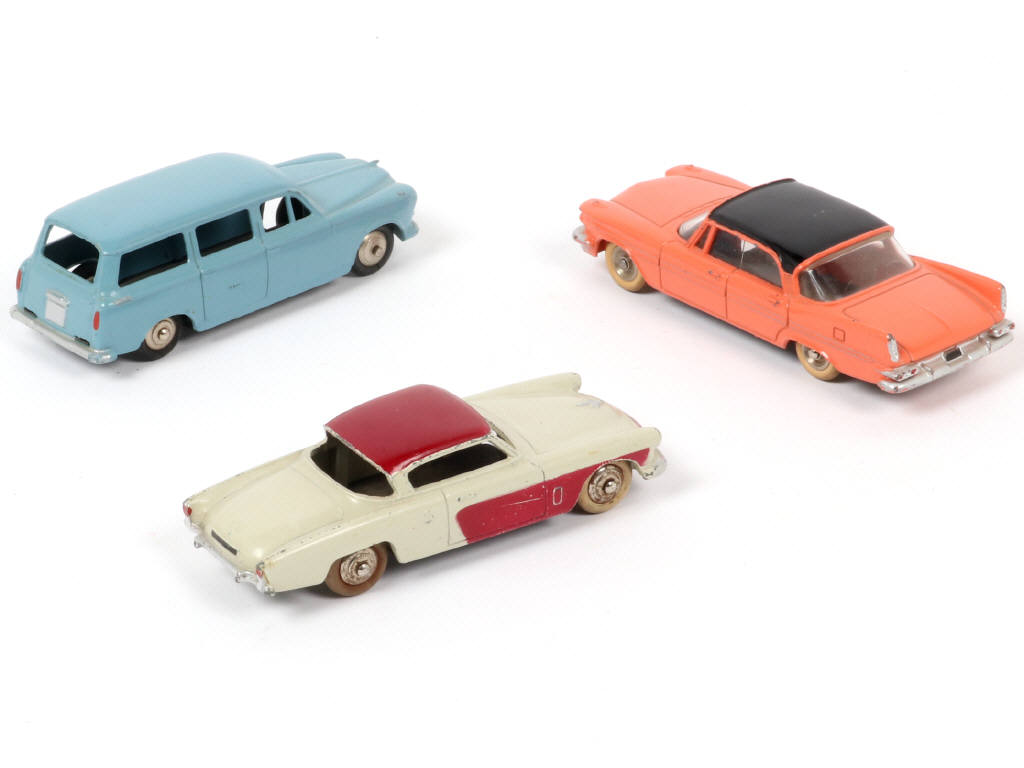 Lot 347 - DINKY TOYS (FRANCE) (3)
