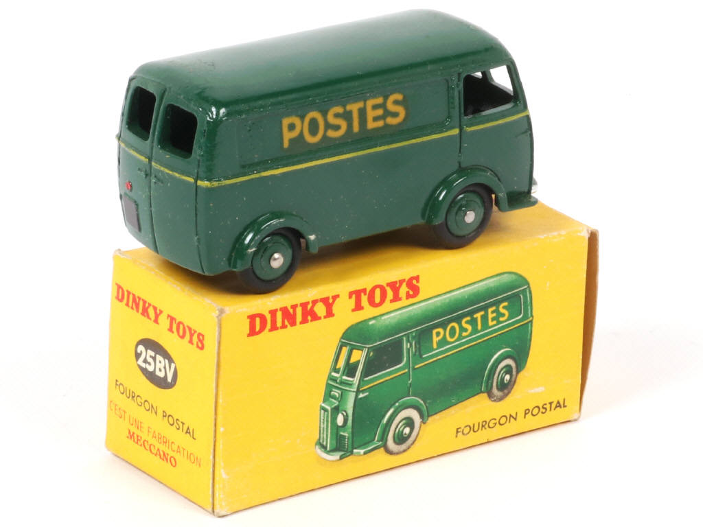 Lot 322 - DINKY TOYS (FRANCE) (1)
