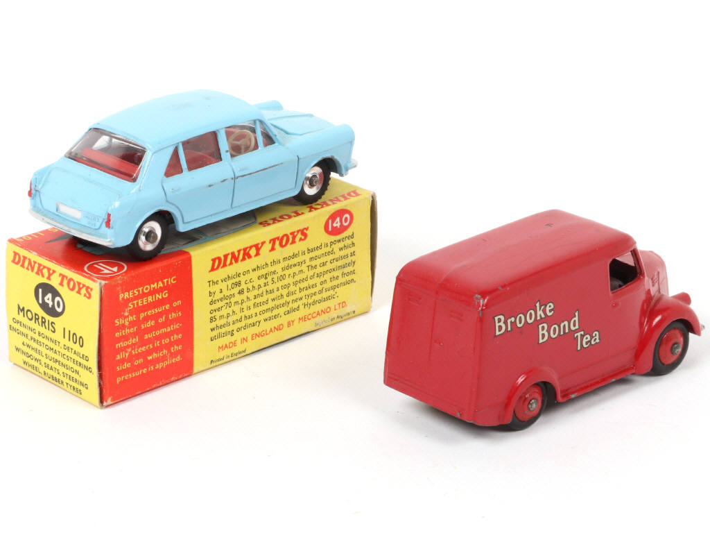 Lot 305 - DINKY TOYS (GB) (2)
