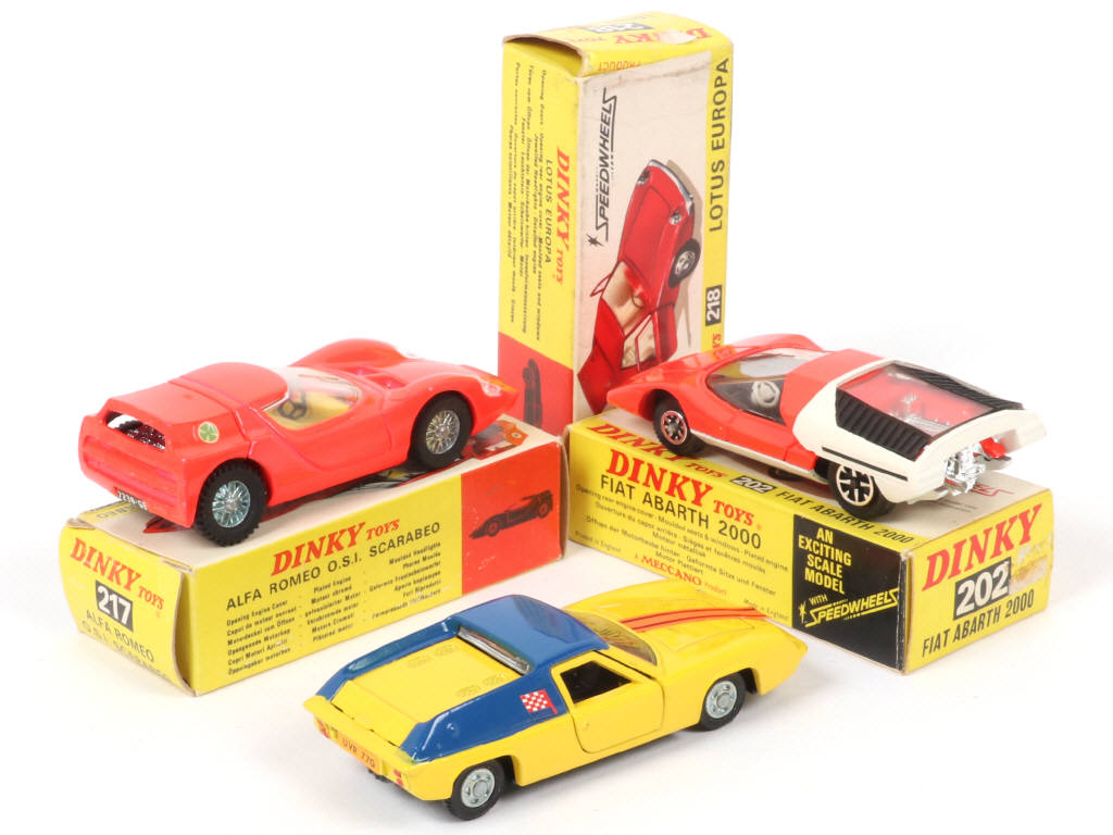 Lot 306 - DINKY TOYS (GB) (3)